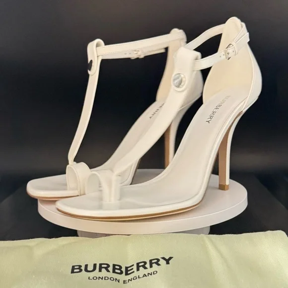 💰⬇️ BURBERRY 
Optic White Stephanie Pumps 
EU38.5 - Picture 4 of 13